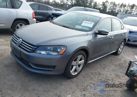2014 Volkswagen Passat 1.8T Wolfsburg Edition z USA, uszkodzony, nr VIN 1VWAT7A37EC045145